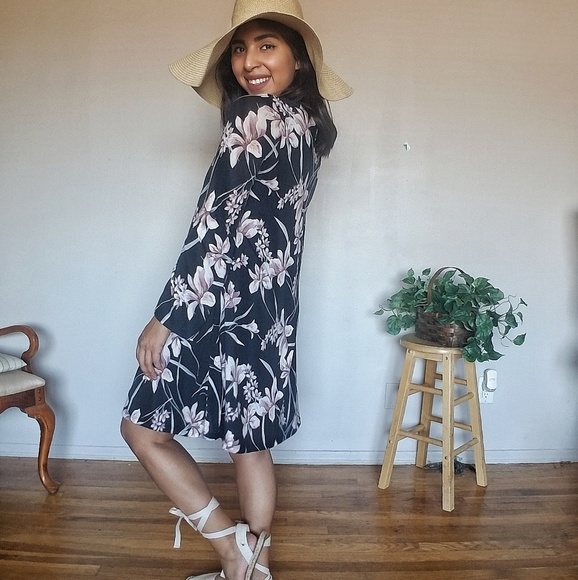 BLACK FLORAL CUTOUT TRAPEZE DRESS - Picture 8 of 8